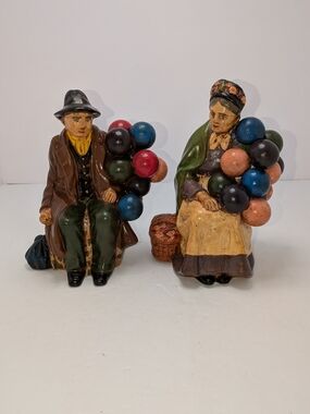 Vintage Chalkware SPC 1966 Man And Woman With Balloons 7-8 Inches Tall